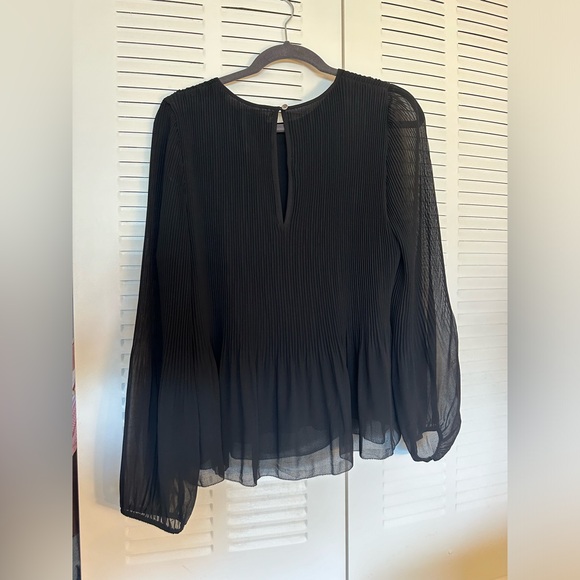 WILFRED BLACK TOP! - Picture 3 of 3